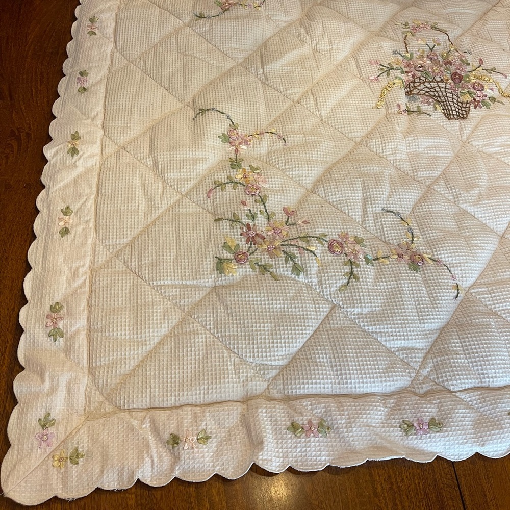 Hanging quilt, ribbon flowers
